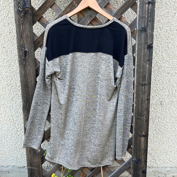 Calvin Klein VGUC long sleeved top silver like colour with gold splatter look - Picture 6 of 15